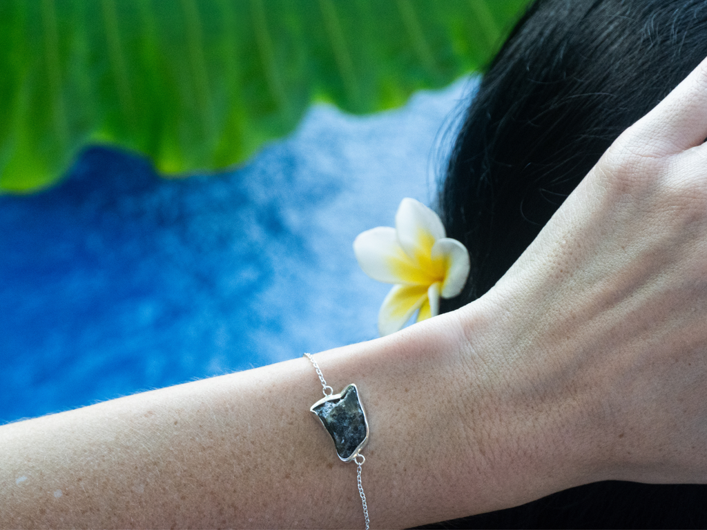 The Clove Bracelet: Labradorite